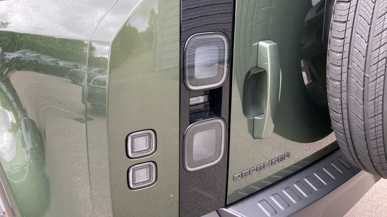 Land Rover Defender 3.0 D250 X-Dynamic SE 90 3dr Auto Diesel Estate